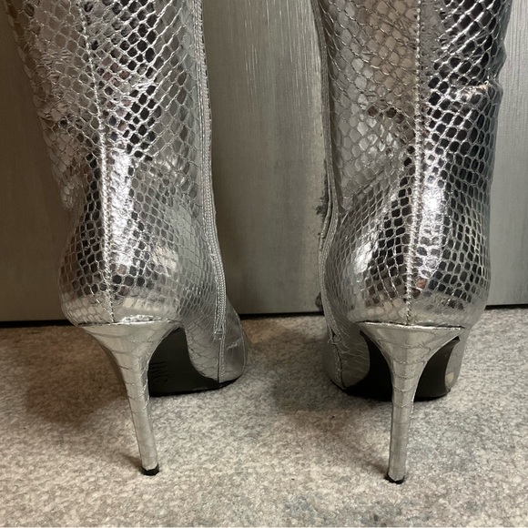 INC International Concepts Rajelp Silver Snake Knee High Boots - Size 7.5 (NIB) - Picture 5 of 16